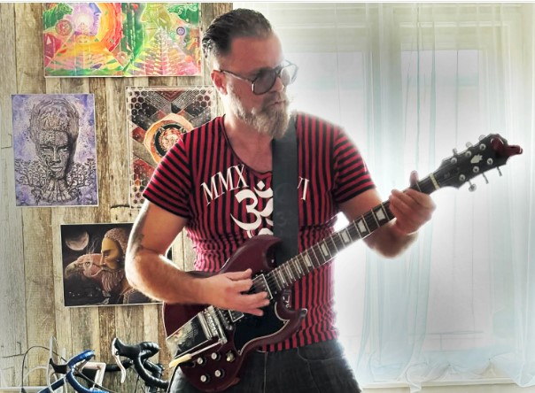 Herczeg Zoltán látványos váltása: rocksztár lesz a divattervezőből?