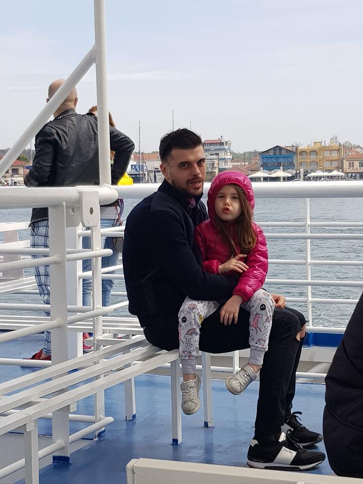 Oana Roman, departe de țară de sărbătorile pascale. Unde petrece vedeta cu familia ei / FOTO