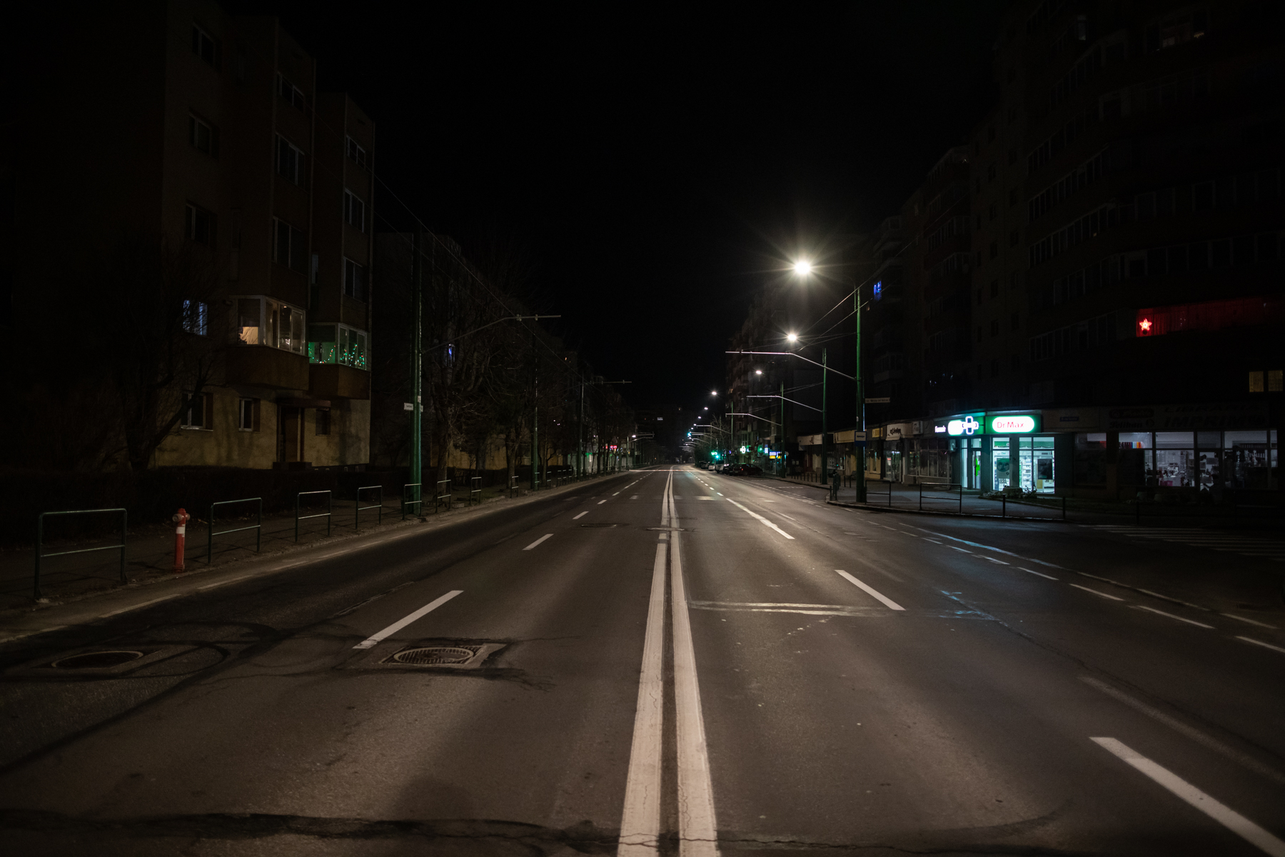Noaptea dintre ani cu pompierii brașoveni: Cola, în loc de șampanie, și tânărul de 19 ani care n-a vrut să fie jandarm pentru a nu fi „împotriva cetățenilor”