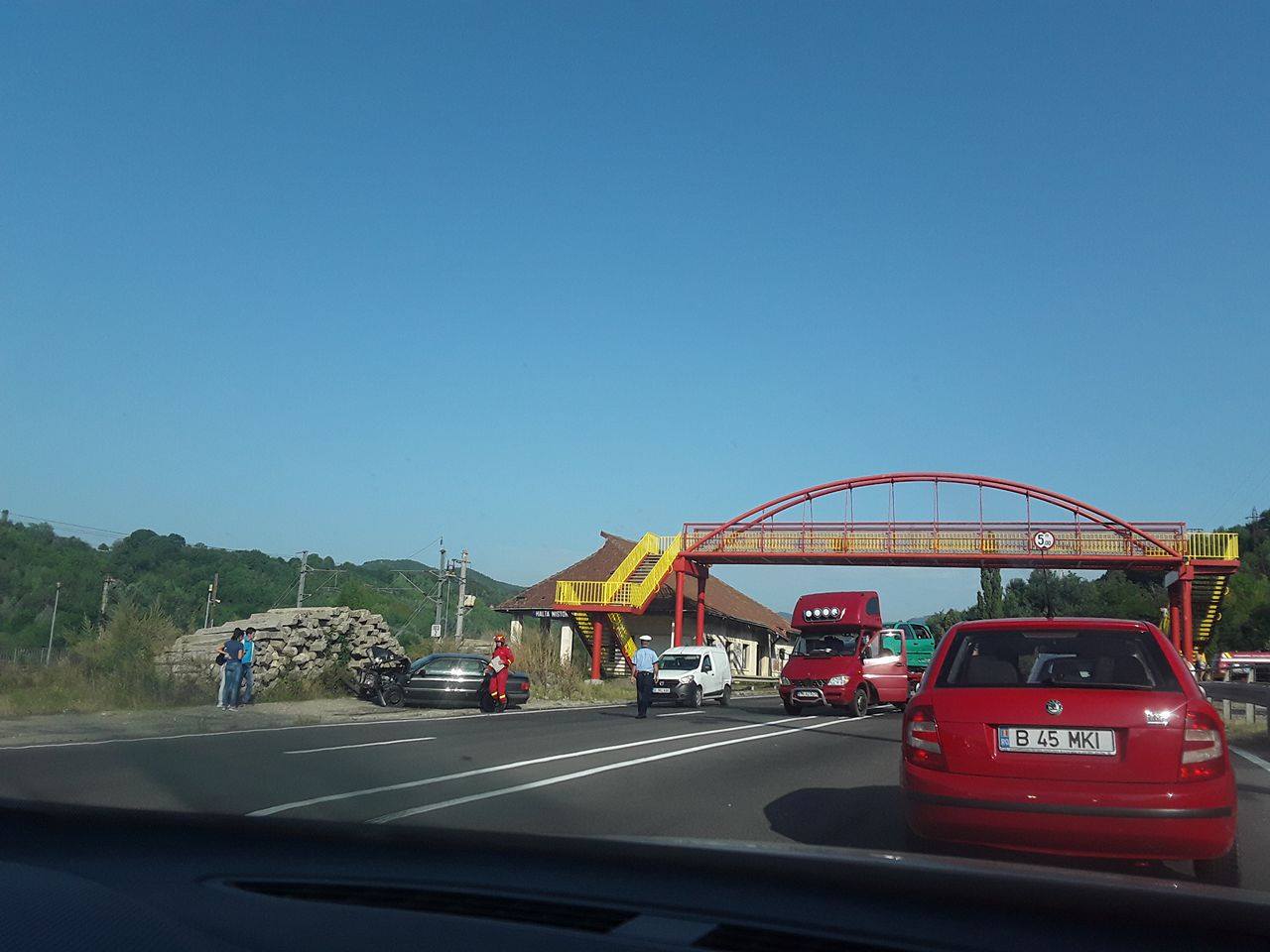 FOTO| Accident în apropiere de Comarnic pe DN1. Cinci persoane au fost rănite
