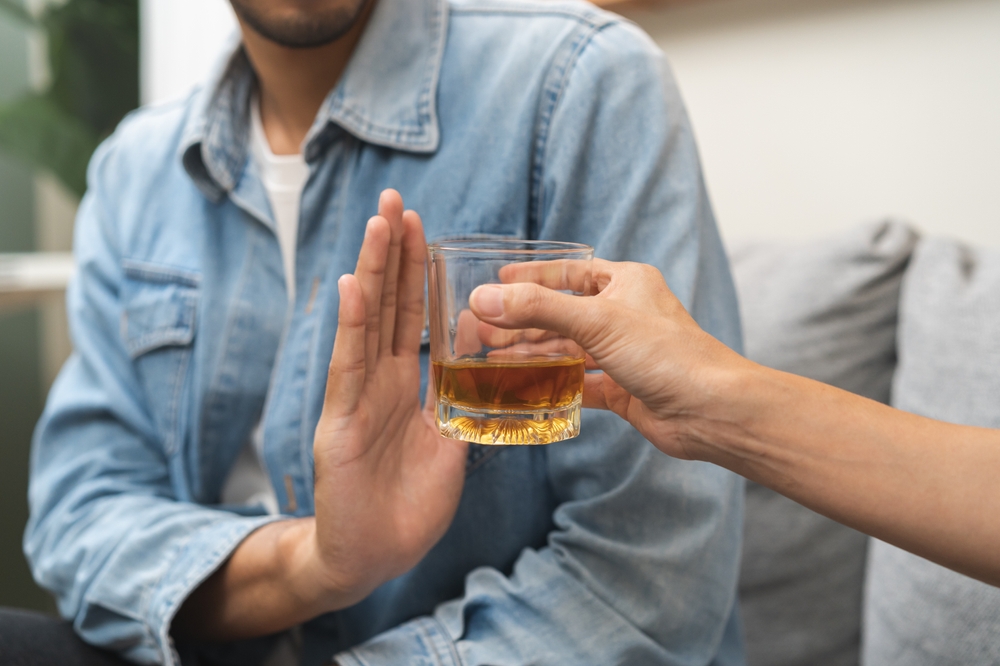 "Hálás felépülő alkoholista vagyok" – könyvet írt a rehabilitációjáról a Blikk újságírója