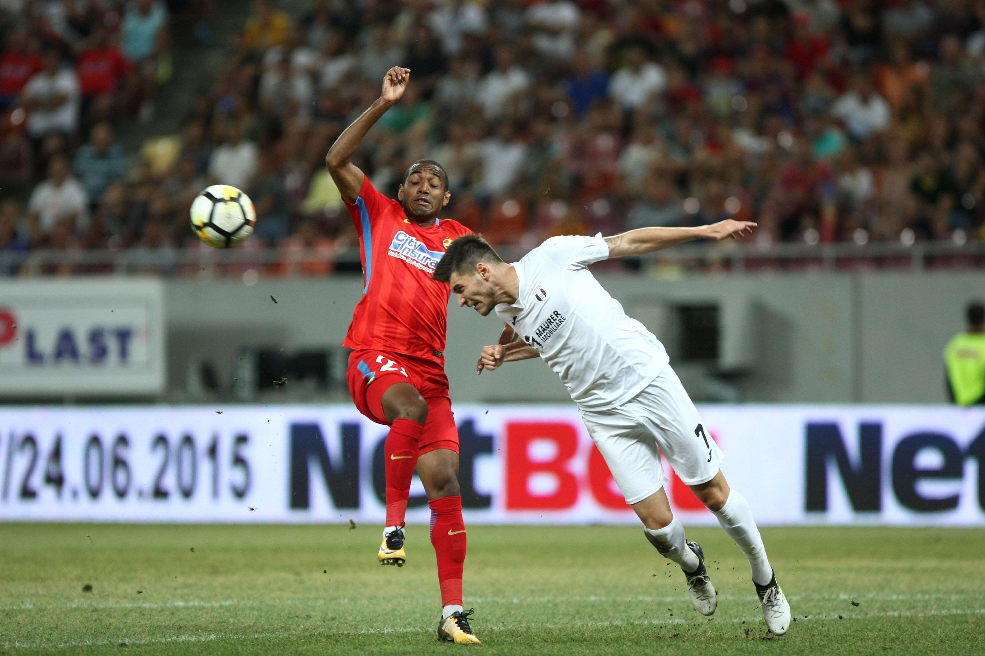 Liga 1, etapa a 6-a: FCSB - Astra 1-1. Conflict între Iordănescu şi Popescu. Teixeira, accidentat. Golofca, gol nevalidat. Gazonul, execrabil. Reacţii | FOTO & VIDEO