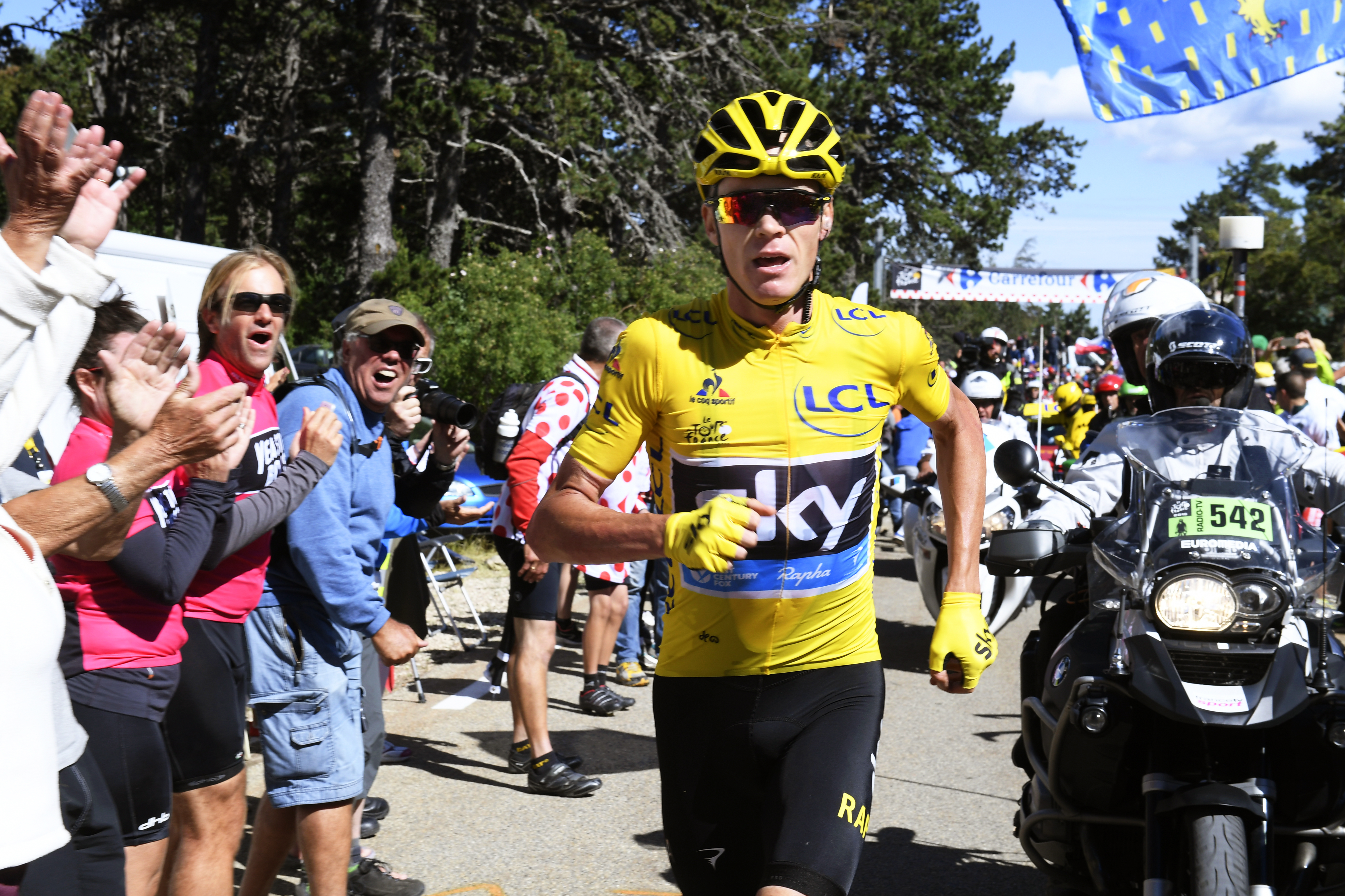 Turul Franței. De Gendt a câștigat la Mont Ventoux. Incident halucinant: Froome a căzut, blocat de fani și de motocicleta organizatorilor, a pierdut și a recuperat tricoul galben! VIDEO