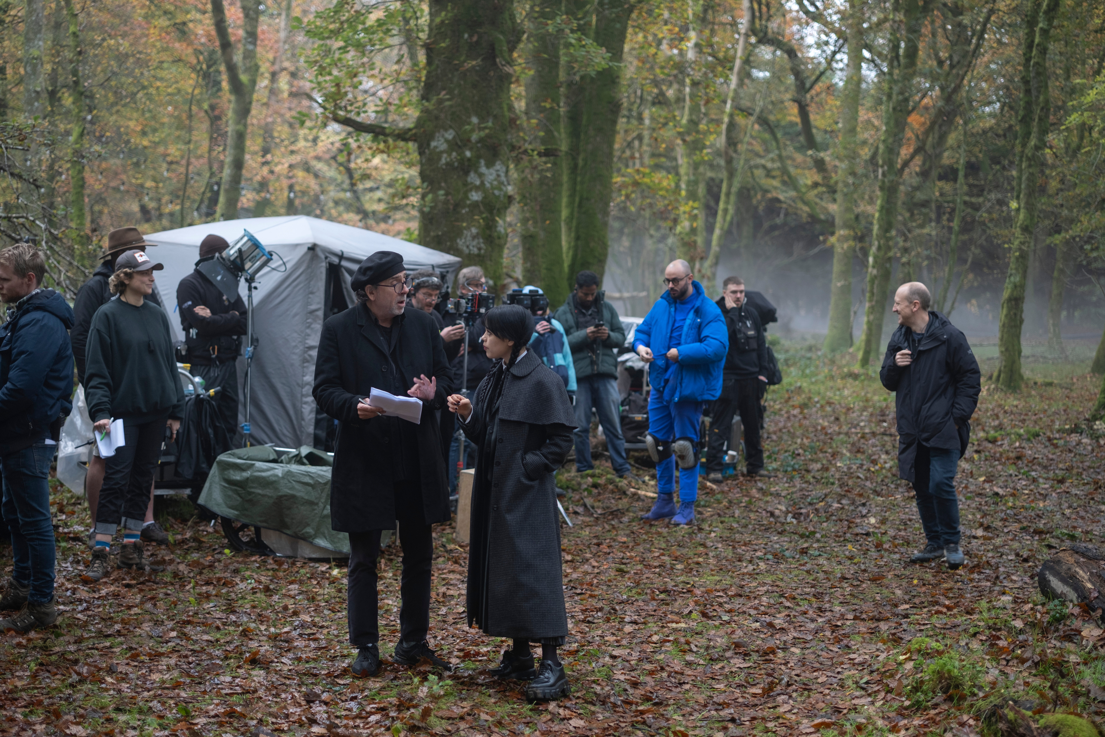 Tim Burton, despre schimbările din sezonul 2 al serialului Wednesday. Cum a fost să filmeze în Irlanda, după ce a renunțat la România