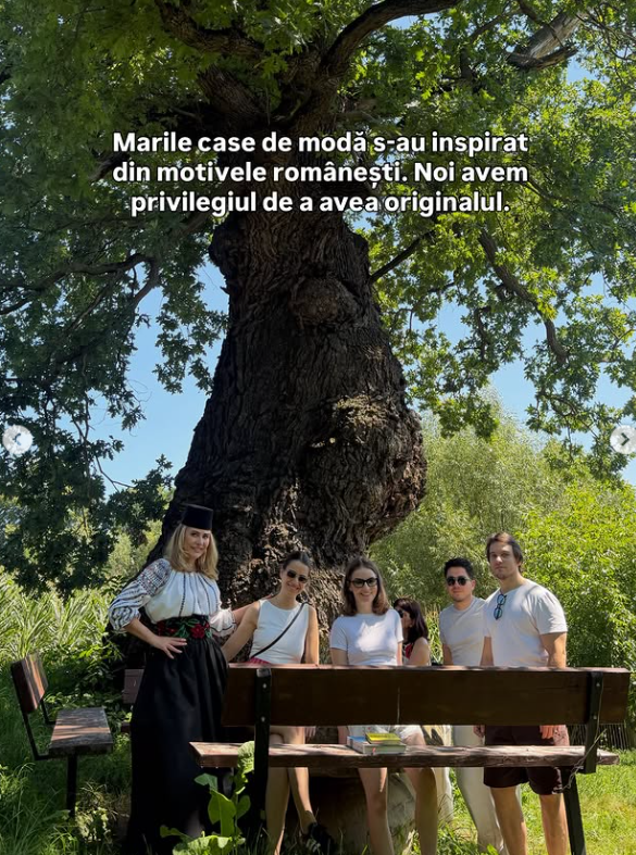 Cum a apărut Adina Buzatu la o mănăstire din Bucovina, alături de fiica ei și logodnicul acesteia. „M-am întors acasă cu o convingere mai puternică”