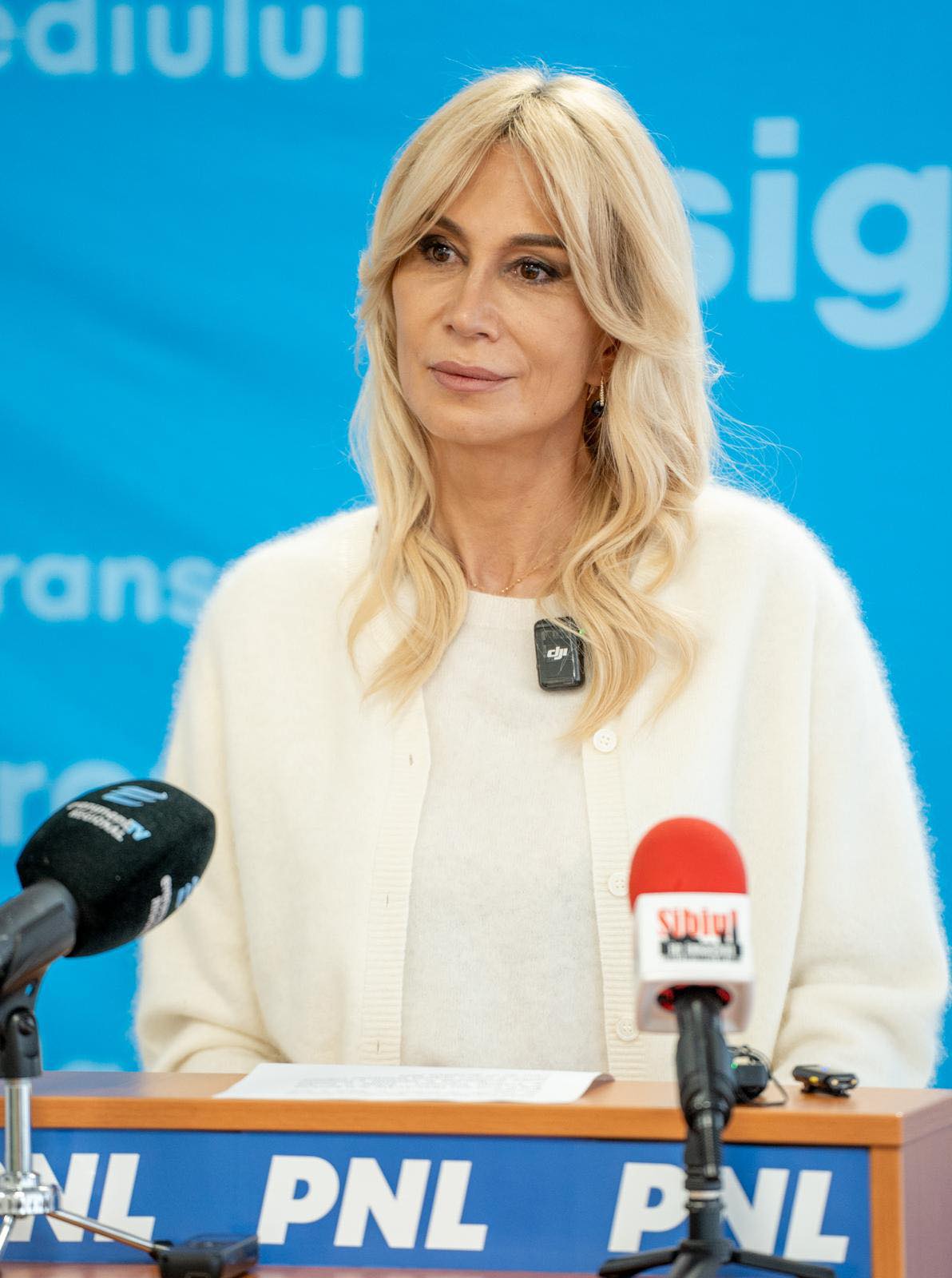 Imagini cu Raluca Turcan, după ce ar fi apelat la intervenții estetice. Transformarea fostului ministru al culturii este uluitoare