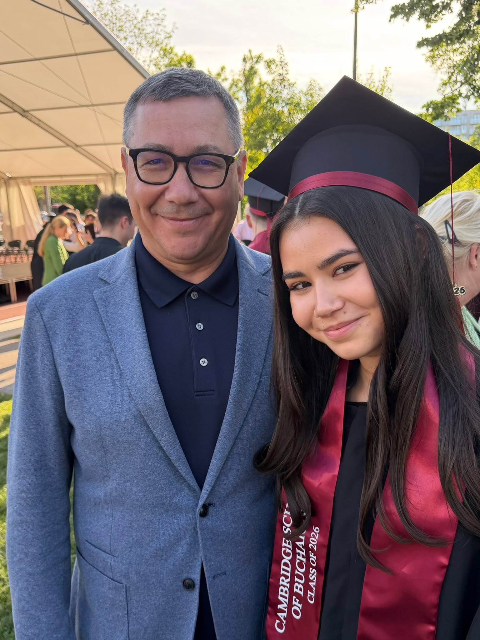 Victor Ponta, fotografie rară alături de Maria, fiica adoptată de el și Daciana Sârbu: „Primul turneu”