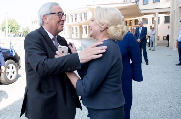 VIDEO / Întâlnire "mută" între Jean Claude Juncker și Viorica Dăncilă. Guvernul a publicat imagini fără sonor