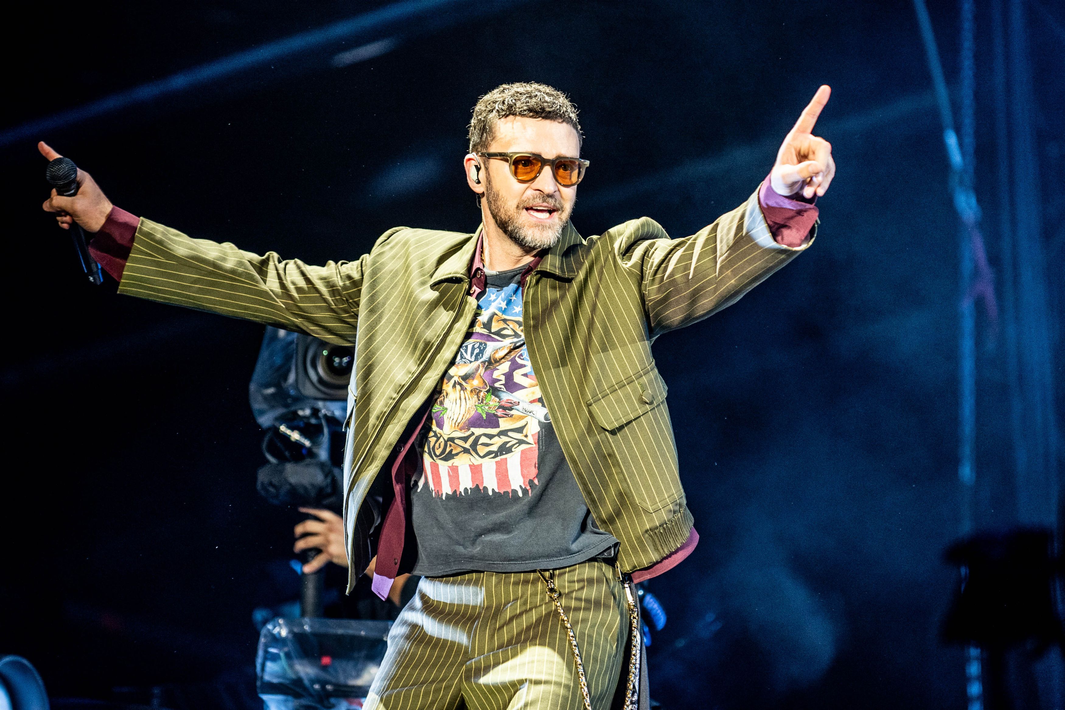 Justin Timberlake la Electric Castle 2025. Artistul a făcut show în ploaie și a adresat o întrebare românilor