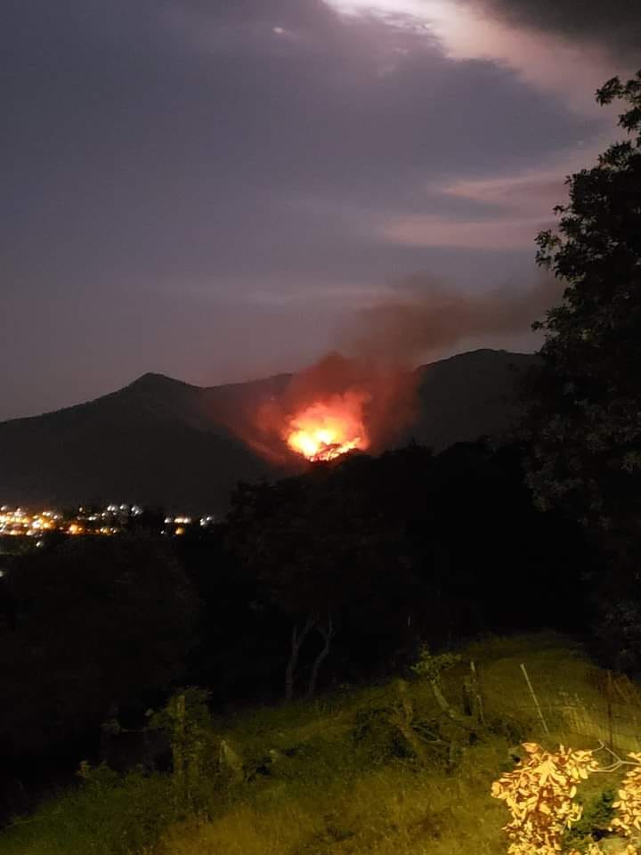 Incendiu puternic în Thassos, insula grecească preferată de români. Mesaj de alertă, trimis turiștilor - VIDEO