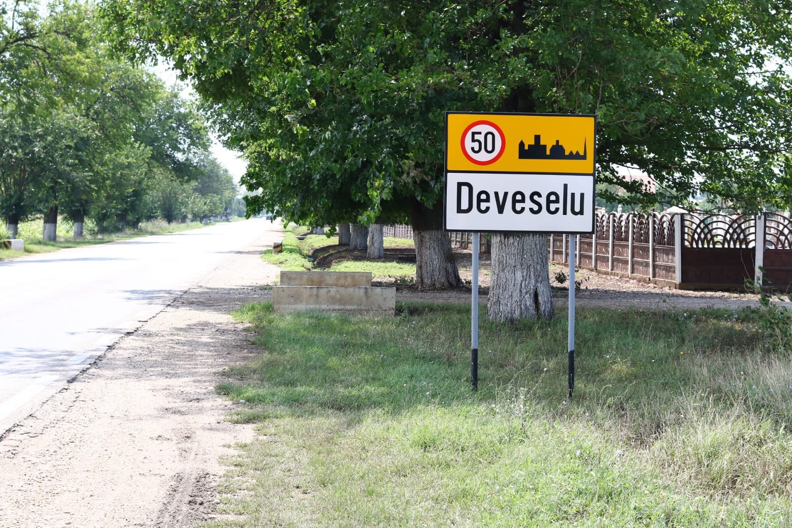 REPORTAJ/Localnicii din Deveselu nu se tem de Putin sau de rachete balistice. Sunt supărați că poștașul întârzie cu pensiile/ VIDEO