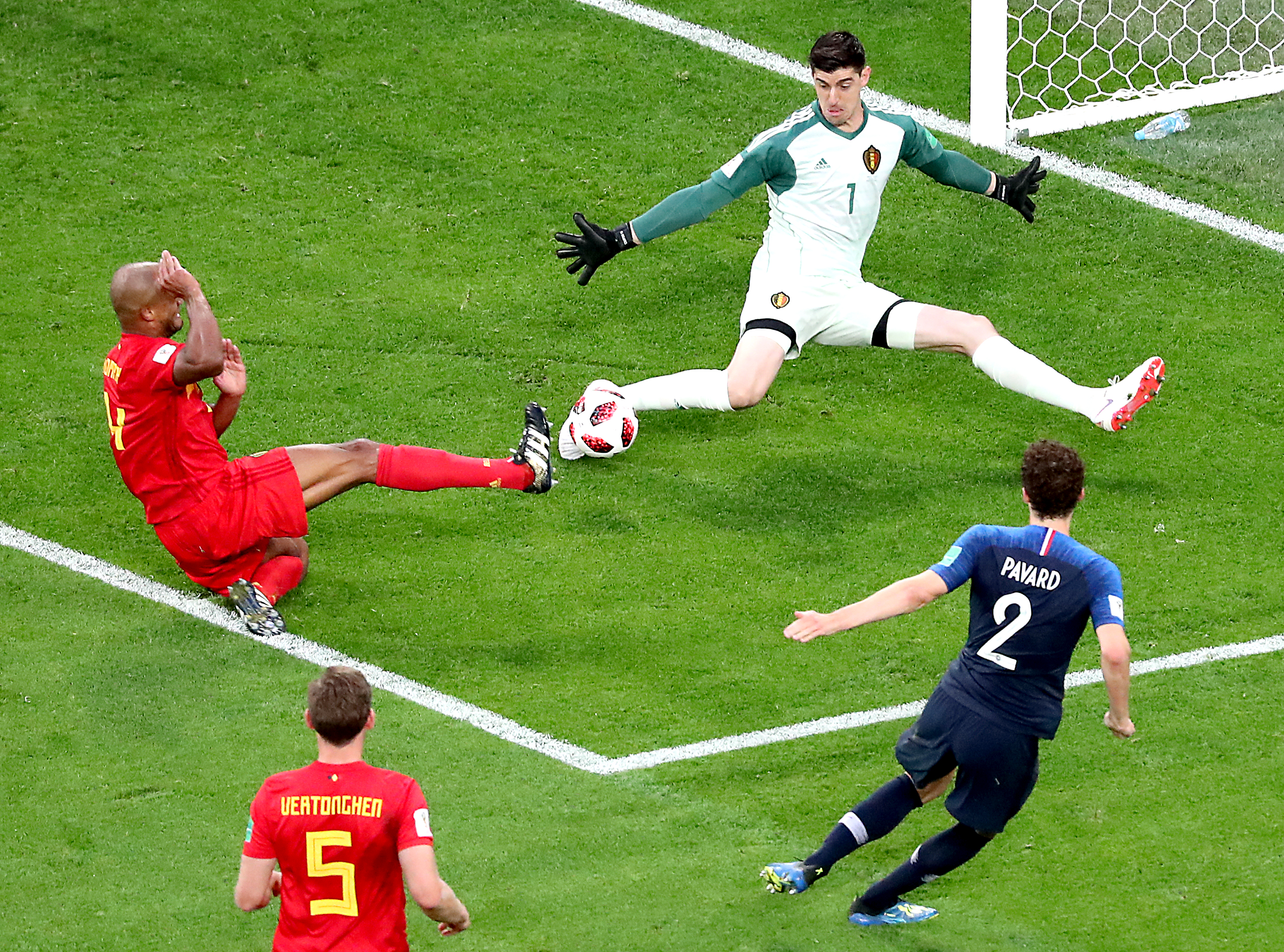 Franța - Belgia, în semifinalele Campionatului Mondial de fotbal Rusia 2018: 1-0. Umtiti a dus ”cocoșii” în finală!