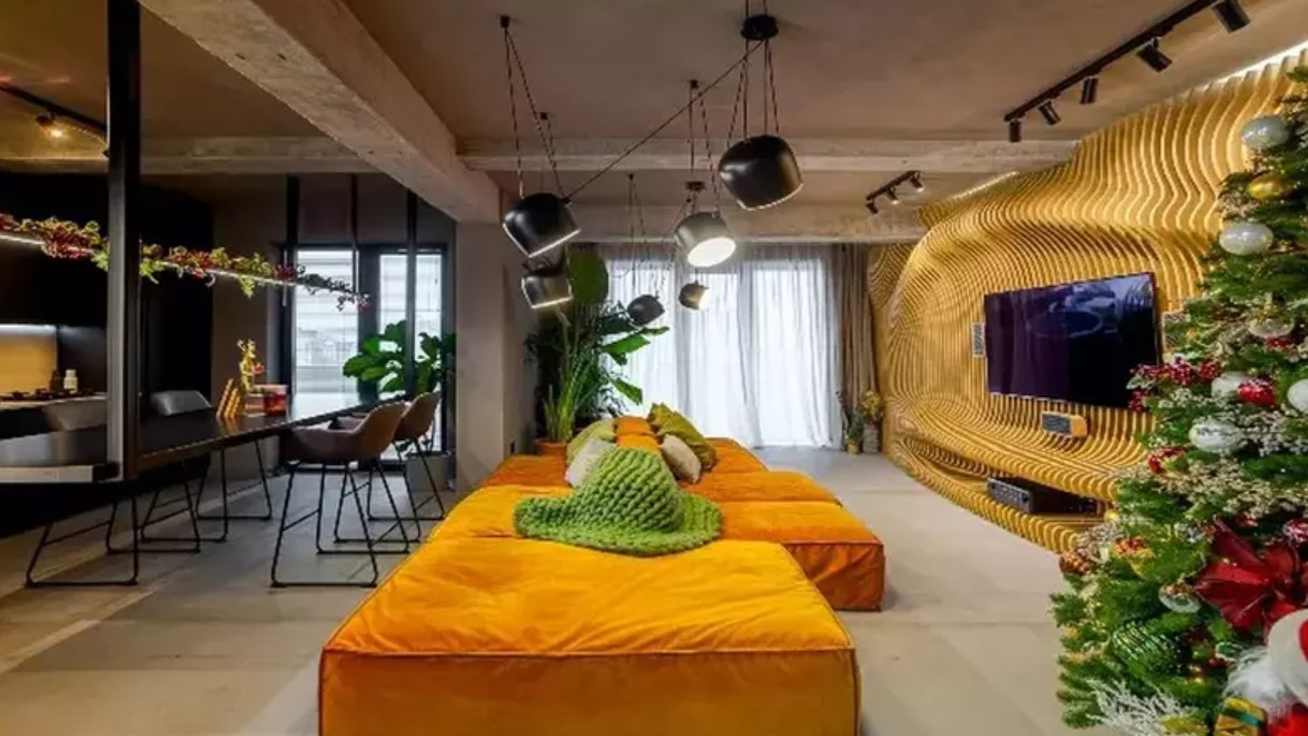 Imagini cu apartamentul în care locuiesc Carmen Grebenișan și Alex Militaru. Deși a investit o avere, vedeta se mută din penthouse-ul din București