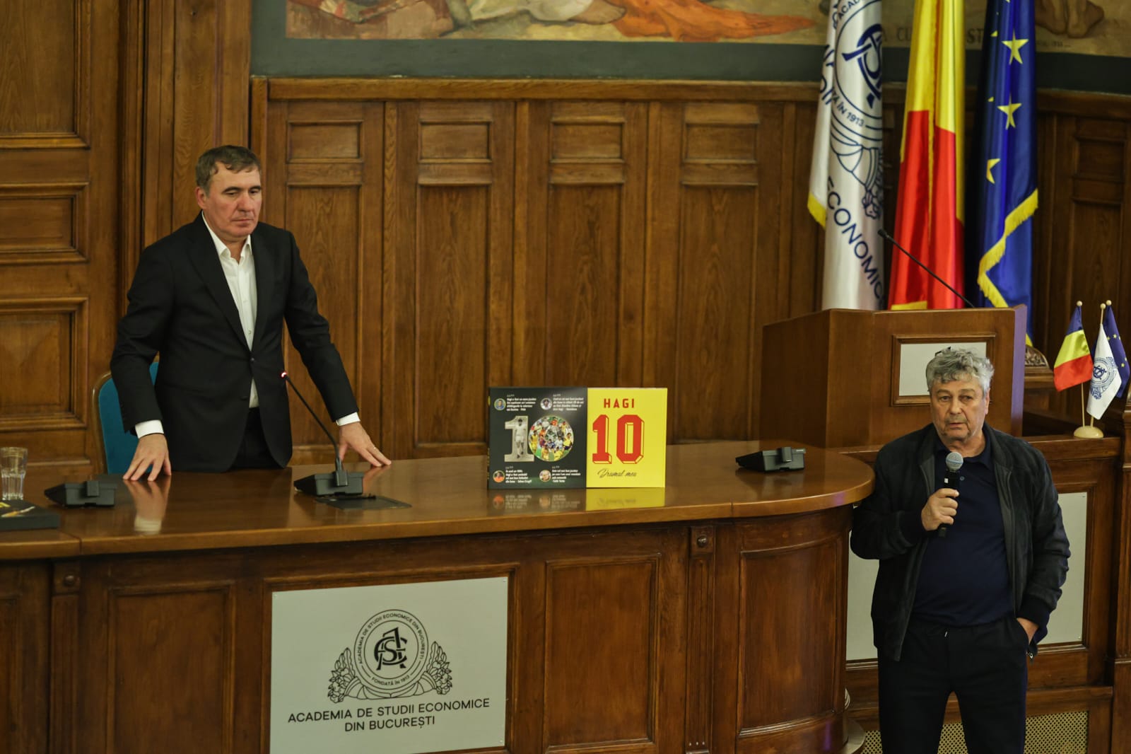 Gheorghe Hagi și-a lansat autobiografia, „Hagi - Drumul meu”. Legendele fotbalului românesc au stat la coadă pentru a obține un exemplar cu autograf