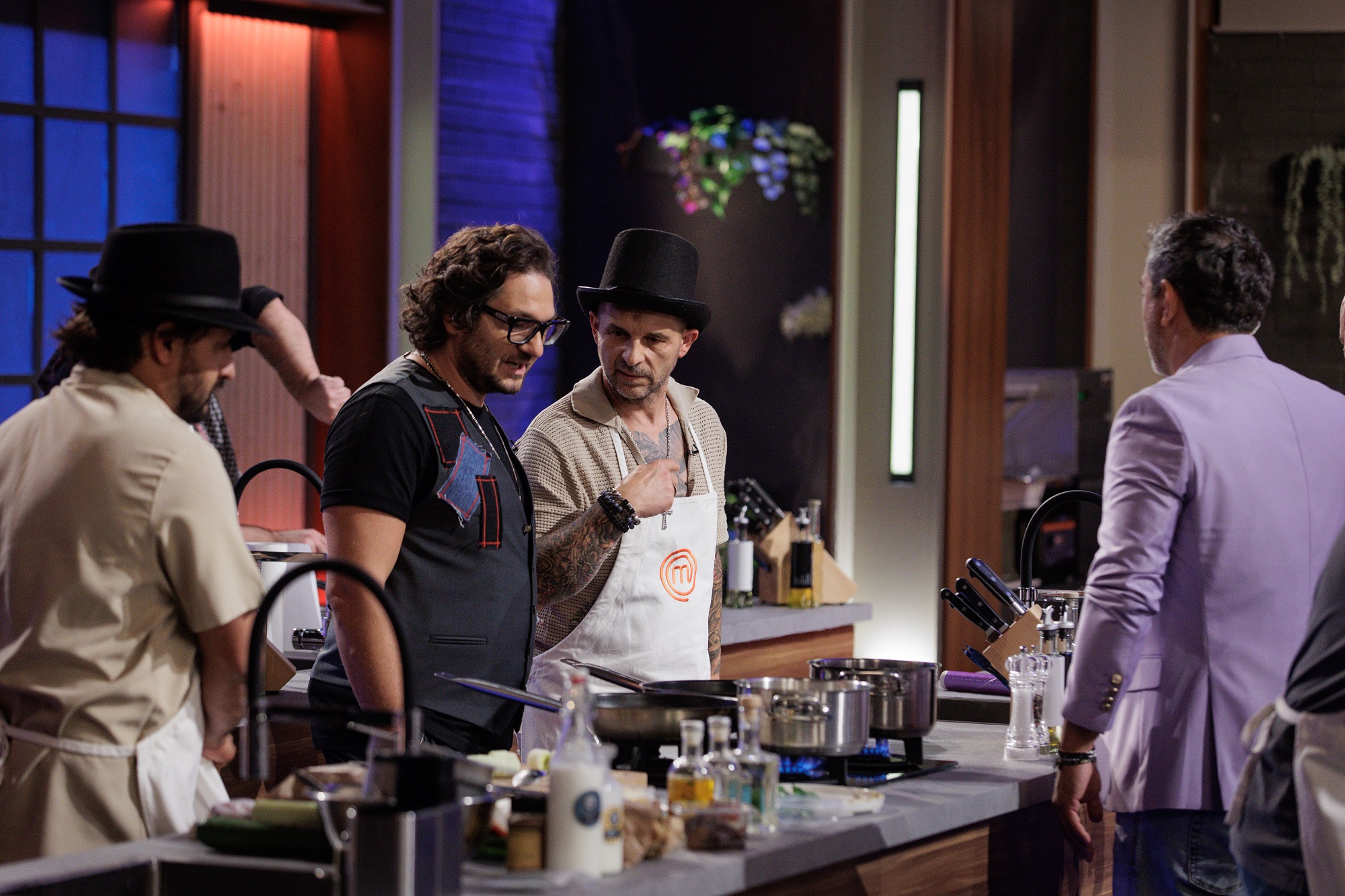 10 concurenți MasterChef sezonului 9 vor găti în această seară, alături de campioni din sezoanele anterioare. „M-am emoționat tare”