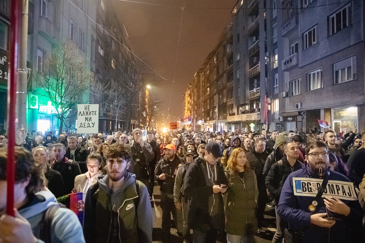 Român la protestul uriaș din Belgrad: „Asta e lupta noastră alături de poporul majoritar!”