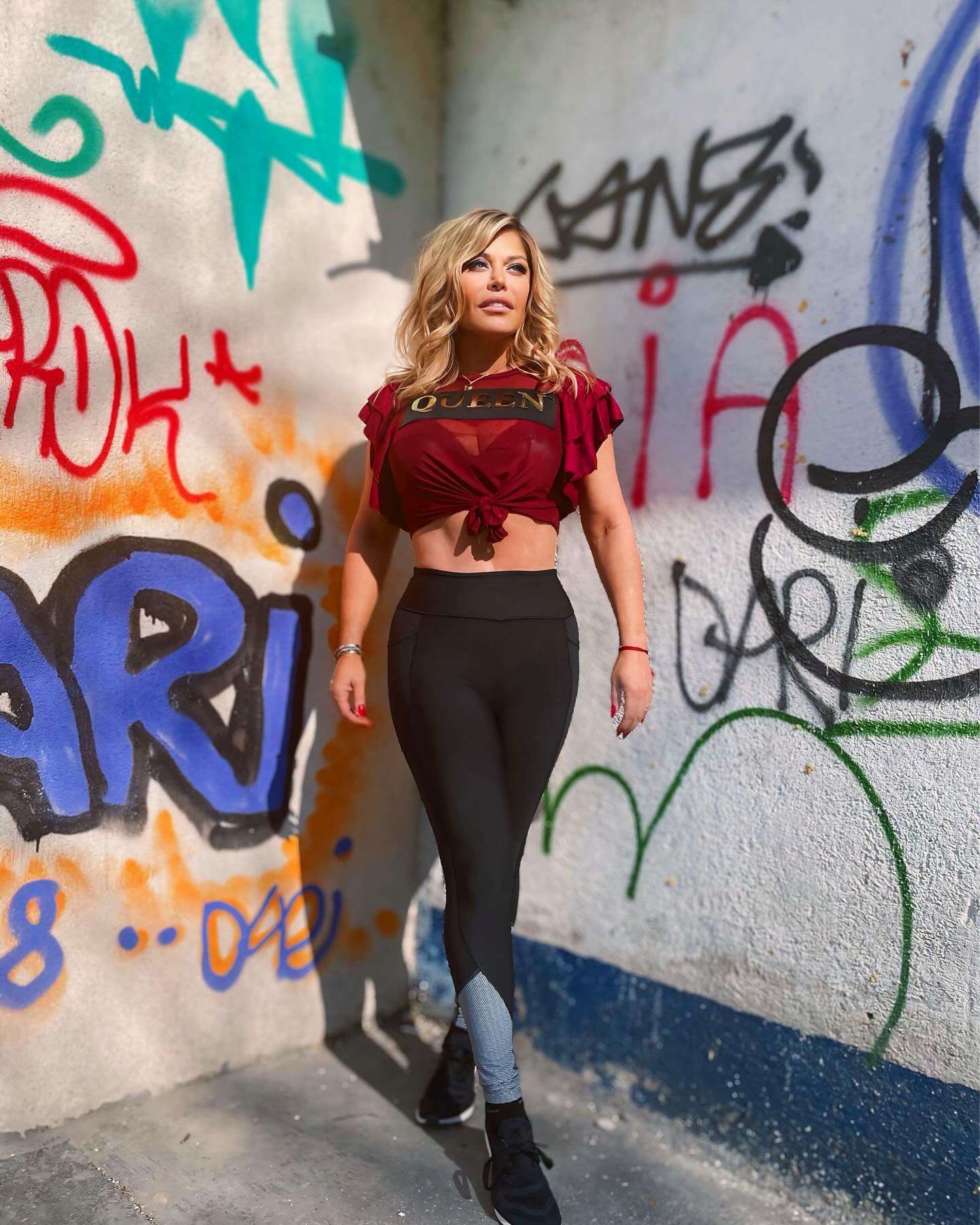 Loredana Groza a pozat în colanți, iar fanii nu s-au abținut să comenteze: „Arată excelent pentru vârsta ei, cu operații sau nu”