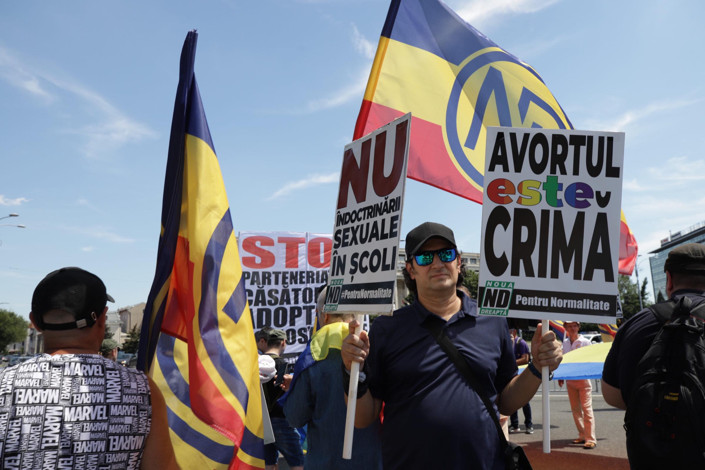 Aproape 25.000 de oameni au participat la Bucharest Pride, la câteva ore după ce 150 de persoane au luat parte la „Marșul normalității”