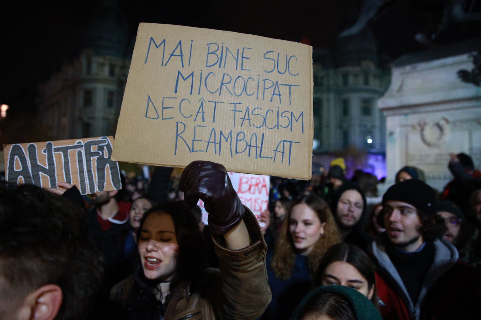 Protest la București, împotriva lui Călin Georgescu. „Vrem răspunsuri clare, nu dezinformare”