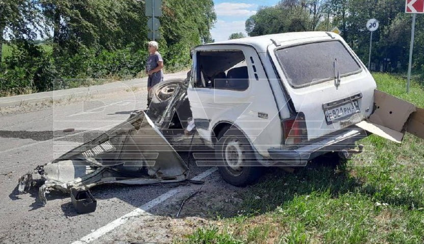 Un tanc al armatei ruse a strivit o mașină într-un sat din Belgorod, lângă granița cu Ucraina. Șoferul a murit pe loc: „Erau nebuni, toți râdeau”
