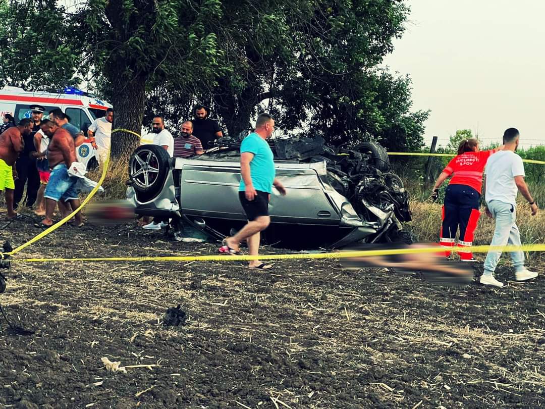 Cinci morți după o ciocnire frontală pe o șosea din Călărași. O familie cu doi copii, ucisă