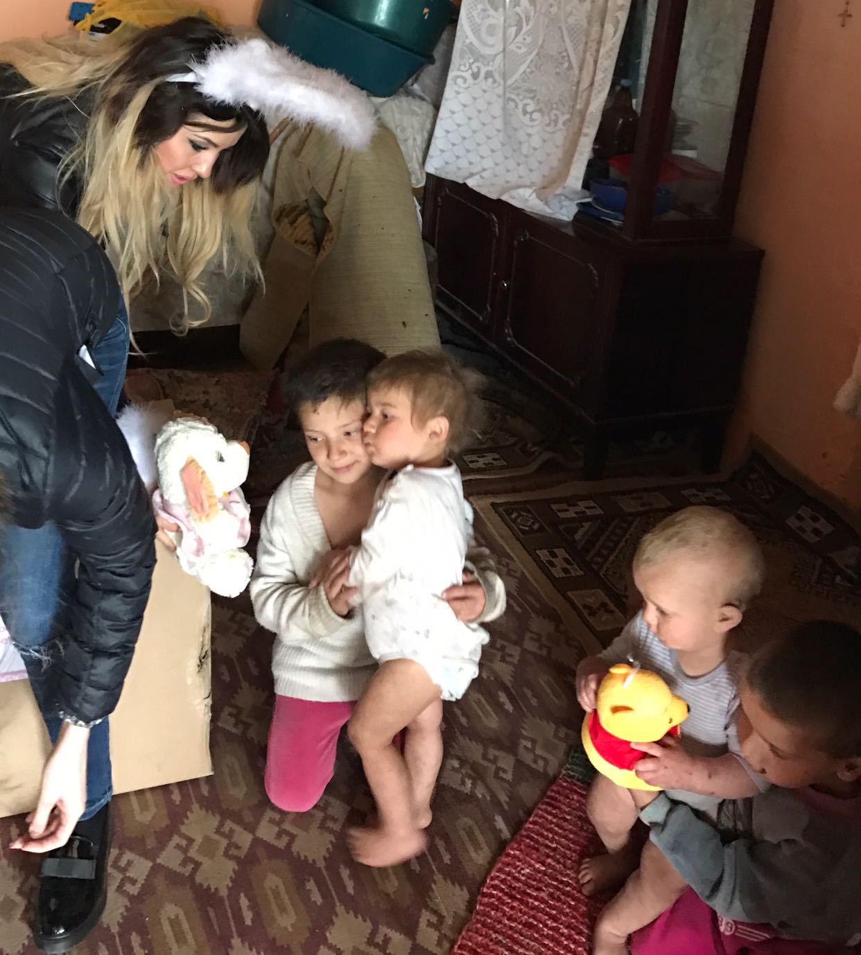 REPORTAJ: Dacă unii pozează în Bunul Samaritean doar de sărbători, ea aduce alinare tot timpul anului| FOTO