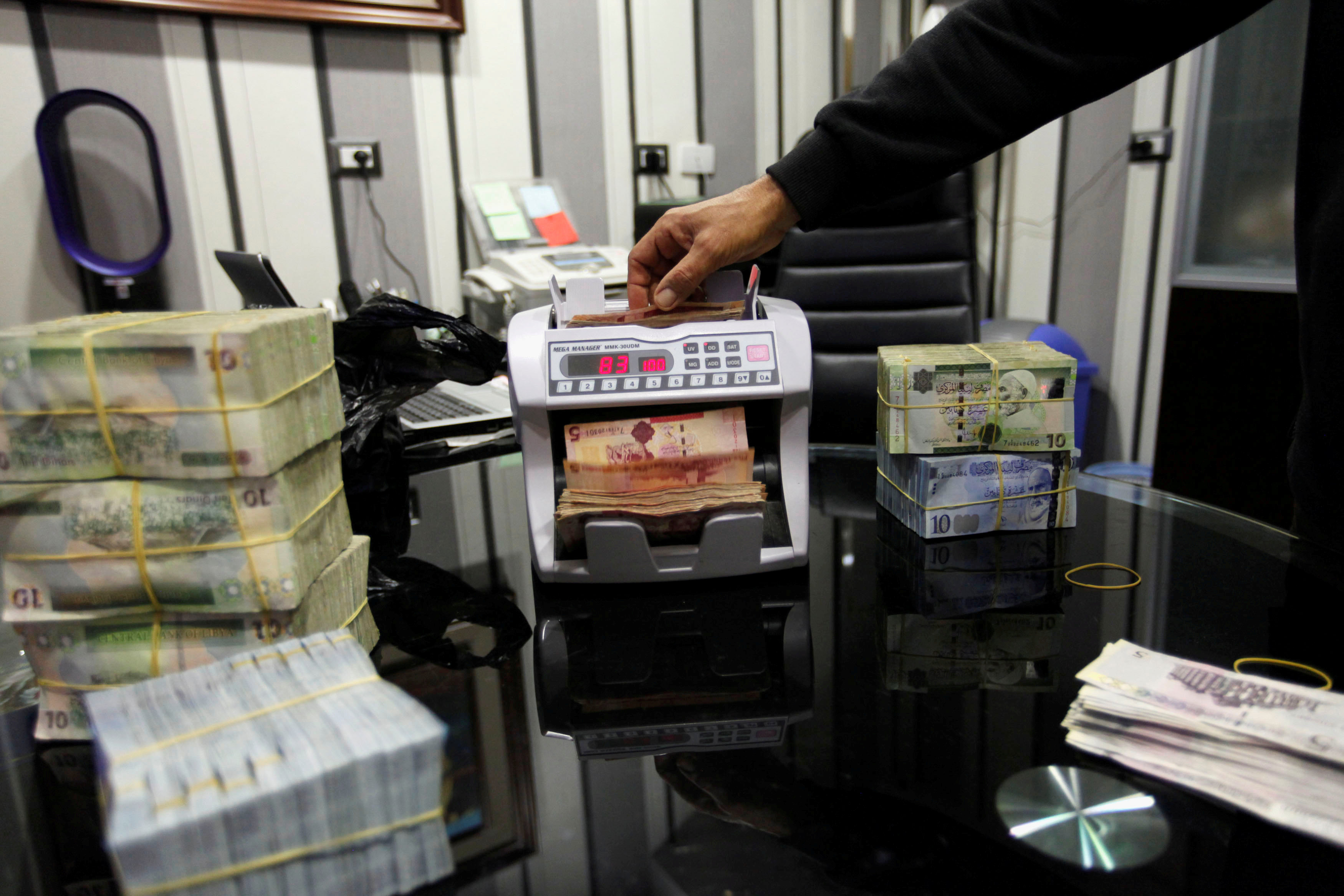 Libya to print $11 billion worth of dinars to ease cash crunch