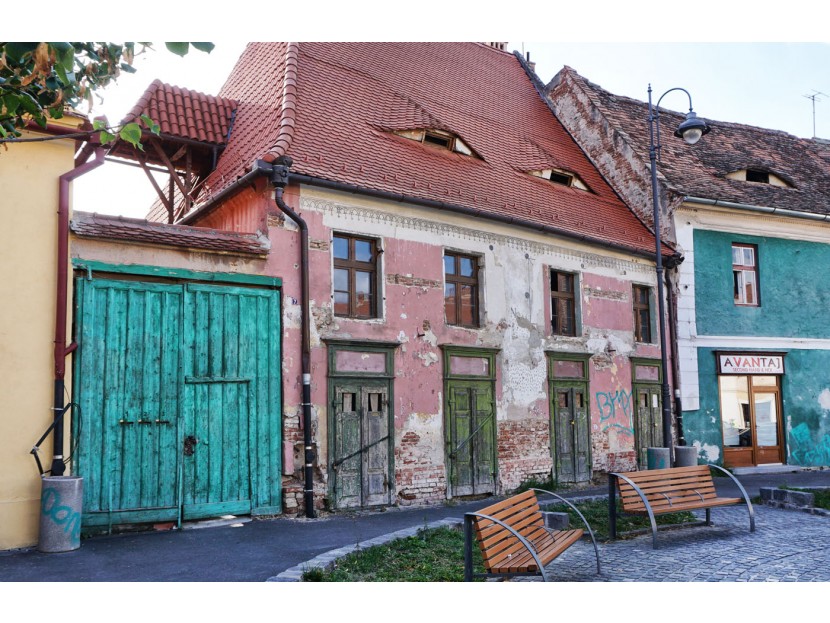 Se vinde cea mai veche casă din România. Unde se află și cum arată (GALERIE FOTO)
