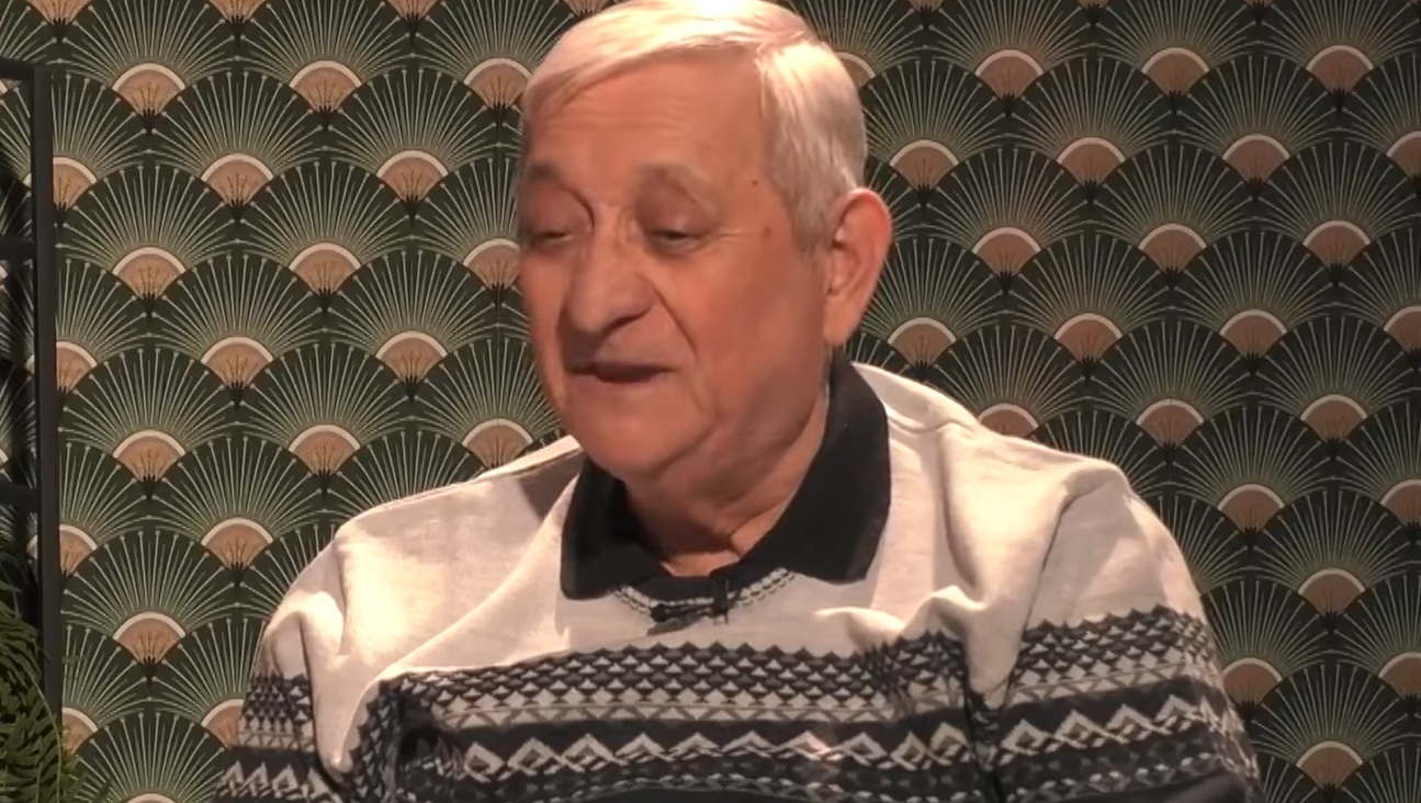 Ce mai face nea Sandu Cocoșatu’, legenda vie a micilor românești. Unde a ajuns să facă grătare în prezent: „N-au răbdare”