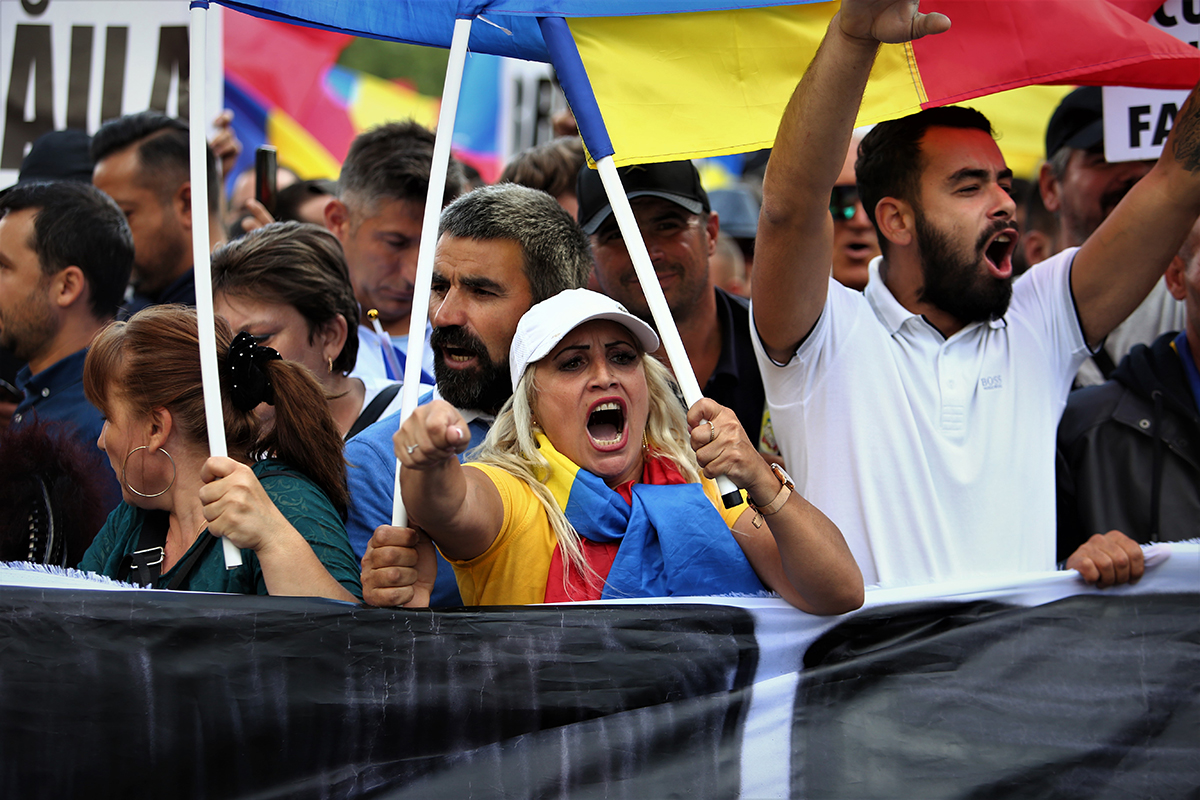 George Simion și Diana Șoșoacă s-au certat pe protestul din Piața Victoriei. Senatoarea a virat de la „Bine ați venit, fraților!”, la „Trădătorule, ți-ai bătut joc de AUR!”