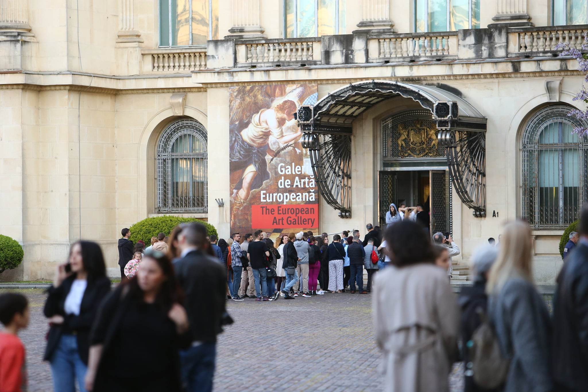 Noaptea Muzeelor 2023. Cozi de sute de metri la cele mai importante obiective culturale din București. FOTO