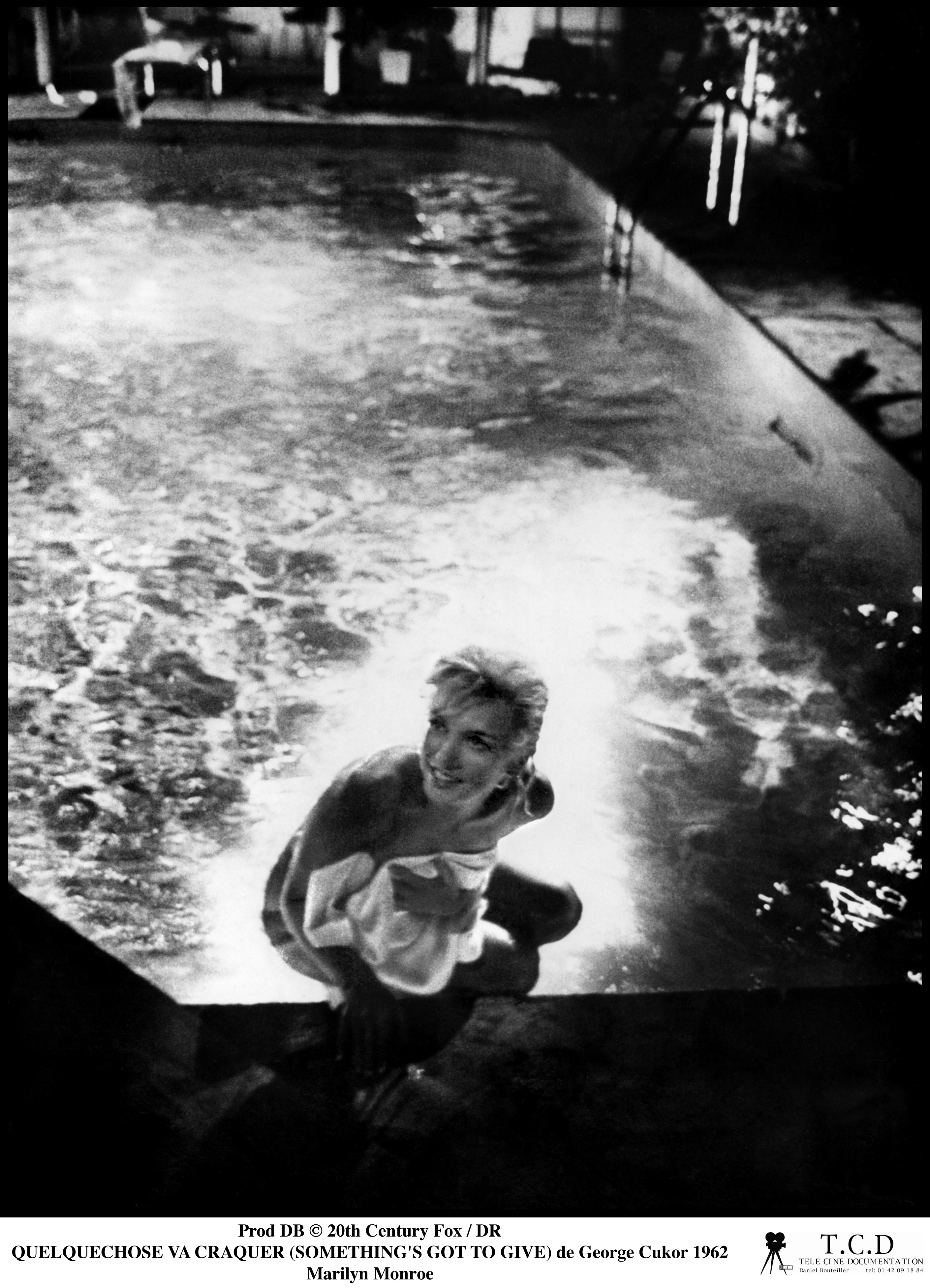 Fotografii nemaivăzute: Marilyn Monroe goală într-o piscină | GALERIE FOTO