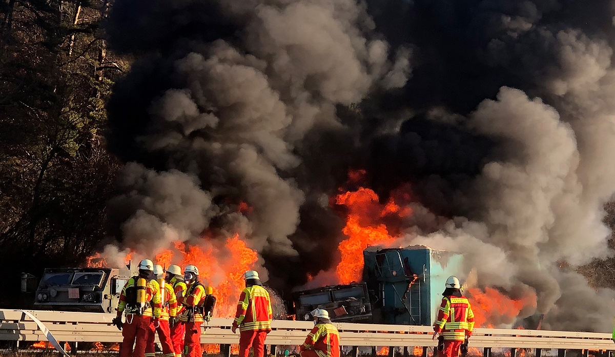 VIDEO | Convoi militar american în flăcări, în Germania. Un transportor plin cu soldați, lovit de un camion: un mort și opt răniți