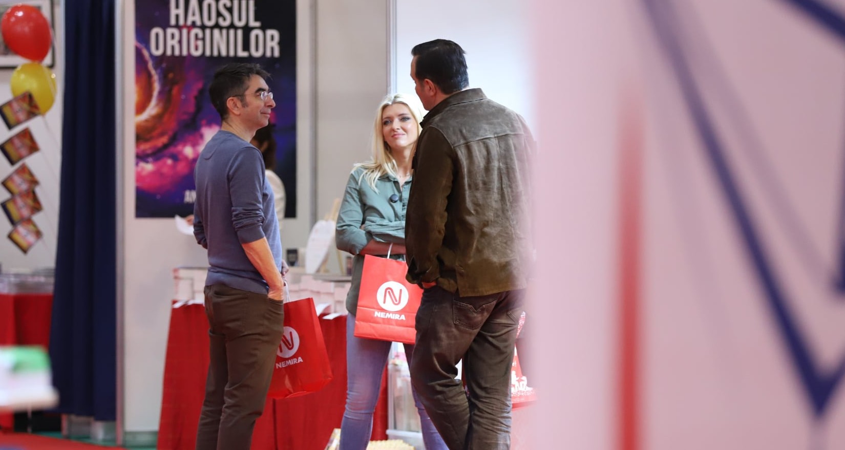 Cum au fost surprinși Daniel Buzdugan și Mihai Găinușă la Bookfest 2025. „Îmi fac timp să citesc, mă relaxează”