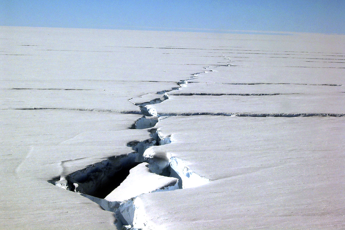 Un aisberg mai mare de cinci ori decât Malta s-a desprins din Antarctica