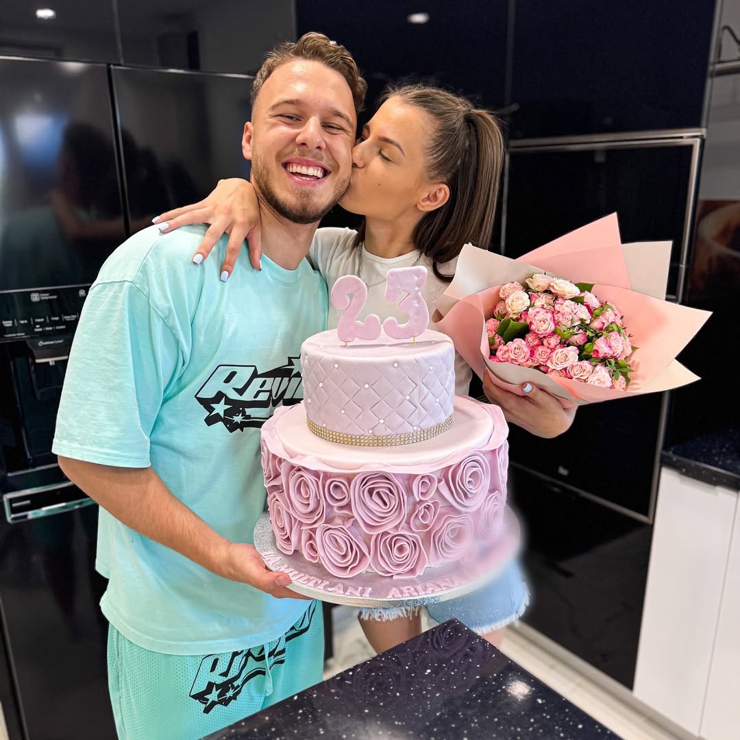 Cine sunt Mitzuu și Ariana de la „Power Couple România”. Cuplul e extrem de iubit de adolescenți
