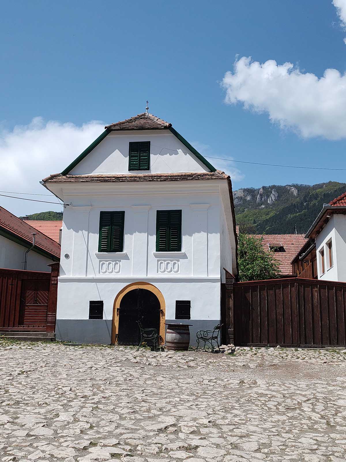 Rimetea, satul din Munții Trascău desemnat „Destinația anului 2025”. Locuitorii trăiesc exclusiv din turism: „Mâncarea ne face renumiți”