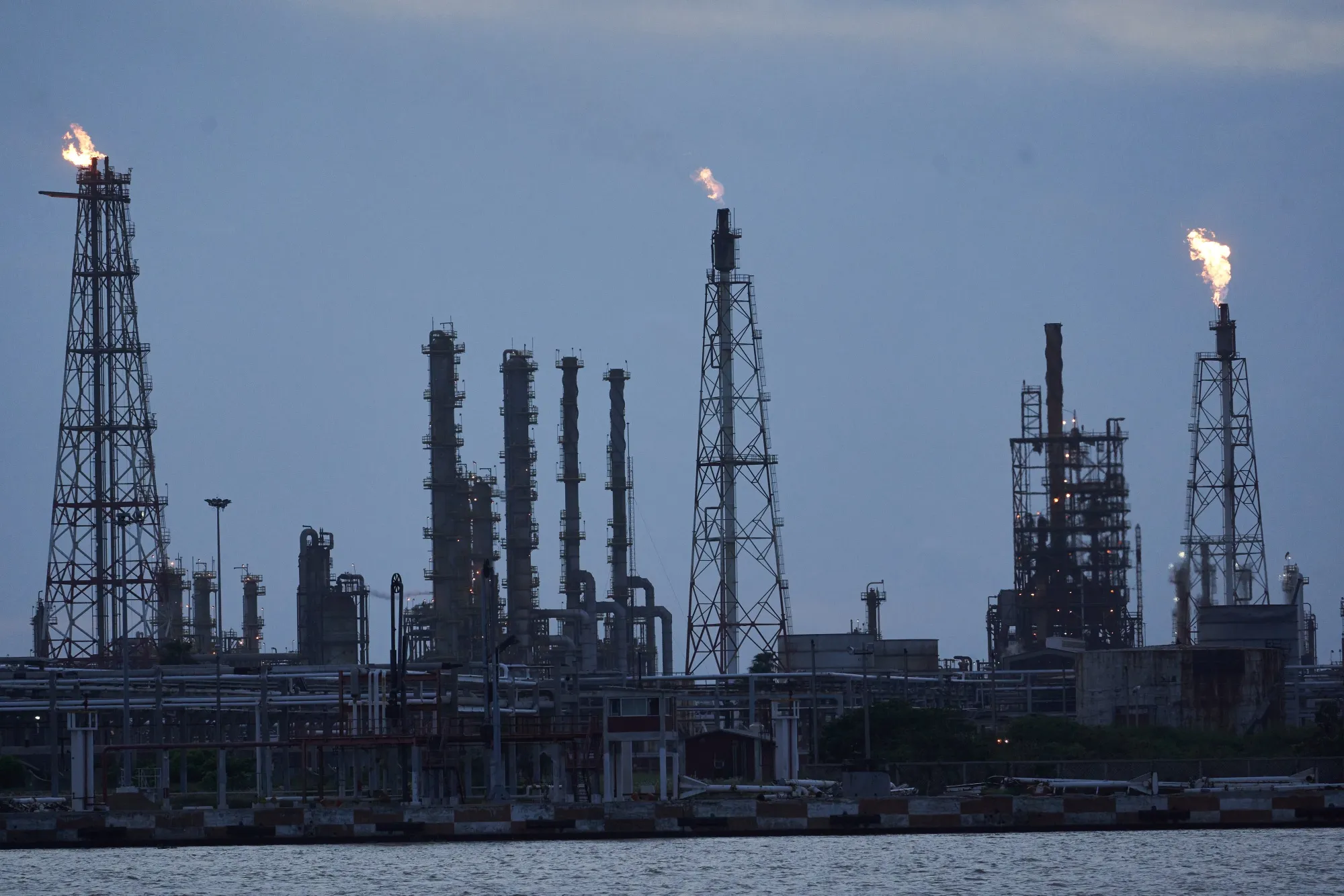 Zambia plans $1.1 billion oil refinery in copperbelt to cut fuel imports