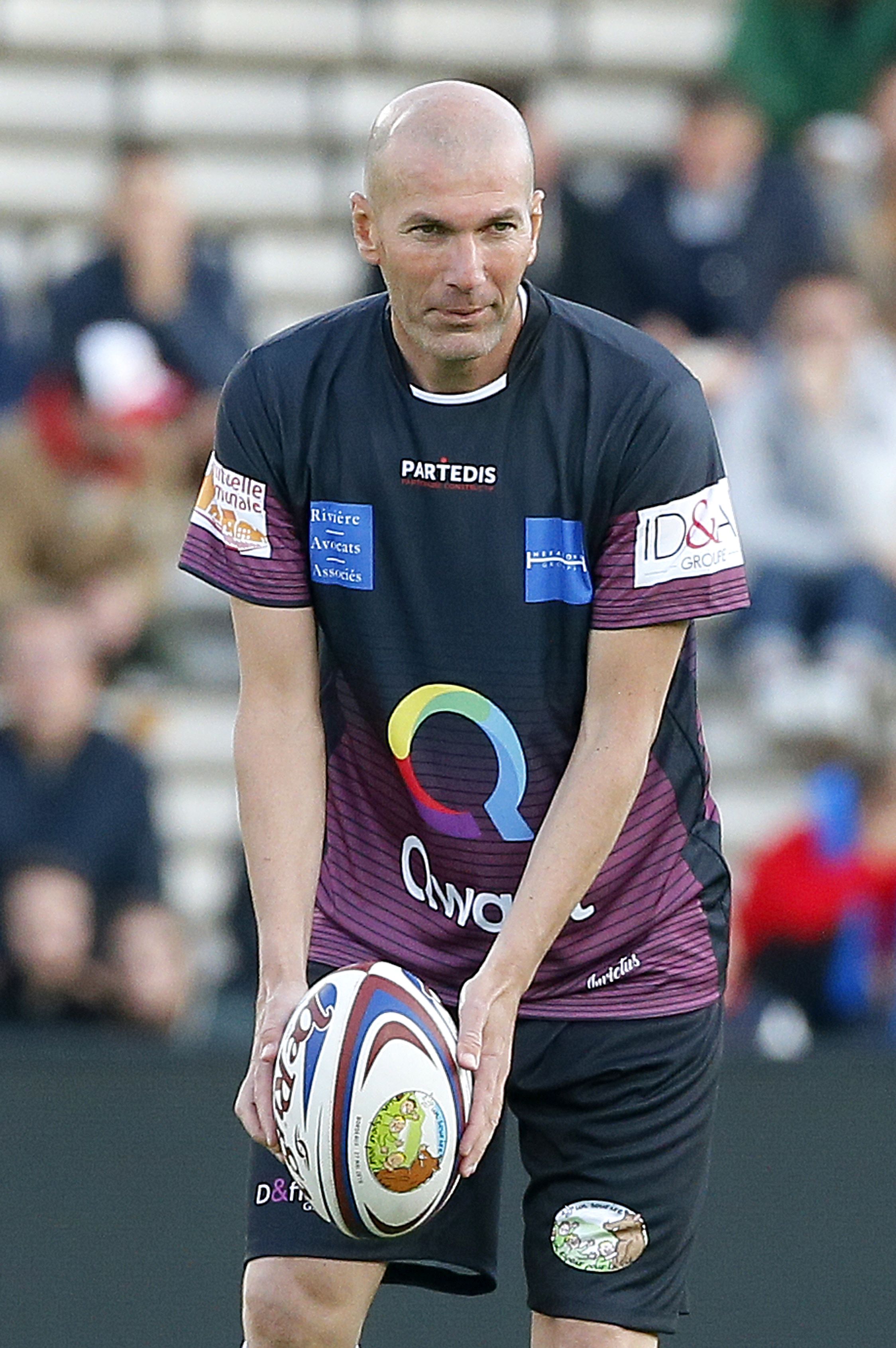 Zinedine Zidane a jucat rugby în cadrul unei acțiuni caritabile la Bordeaux. Arsene Wenger a oferit o imagine antologică | GALERIE FOTO&VIDEO