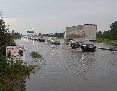Minivacanța de Rusalii aduce probleme în trafic. Coloane de mașini pe DN1, aglomerație în Vama Giurgiu