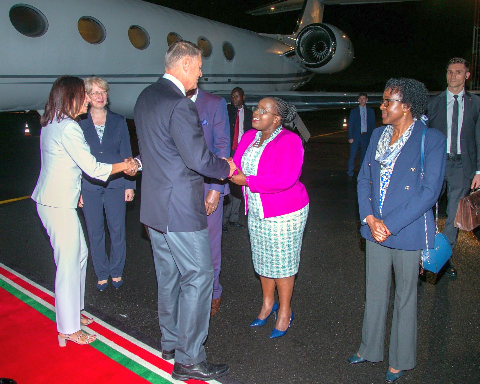 Klaus Iohannis a ajuns în Kenya, prima țară din turneul african. Discuții cu omologul său, William Ruto