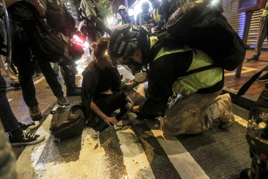 Noi violențe în Hong Kong. Zeci de mii de protestatari au sfidat interdicția impusă manifestațiilor publice