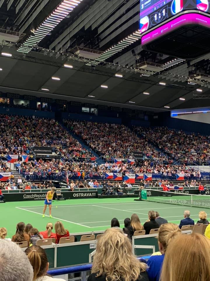 Denisa de la Bambi și-a dat planurile peste cap ca să le vadă pe Halep &co la meciul de tenis din Cehia | FOTO & VIDEO