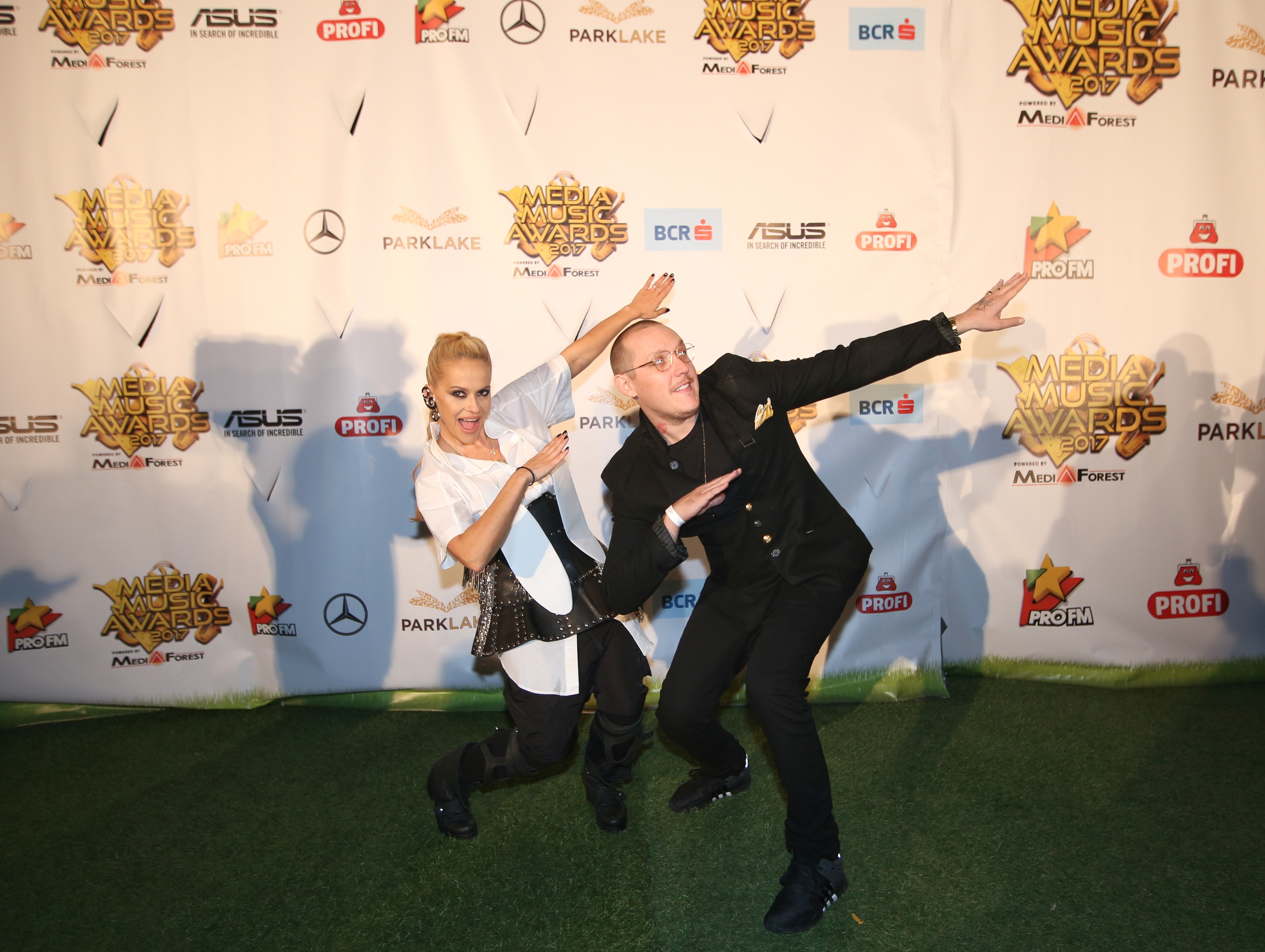 FOTO EXCLUSIV/ Media Music Awards 2017. Vedetele au strălucit în lumina reflectoarelor. Alina Eremia a întors toate privirile