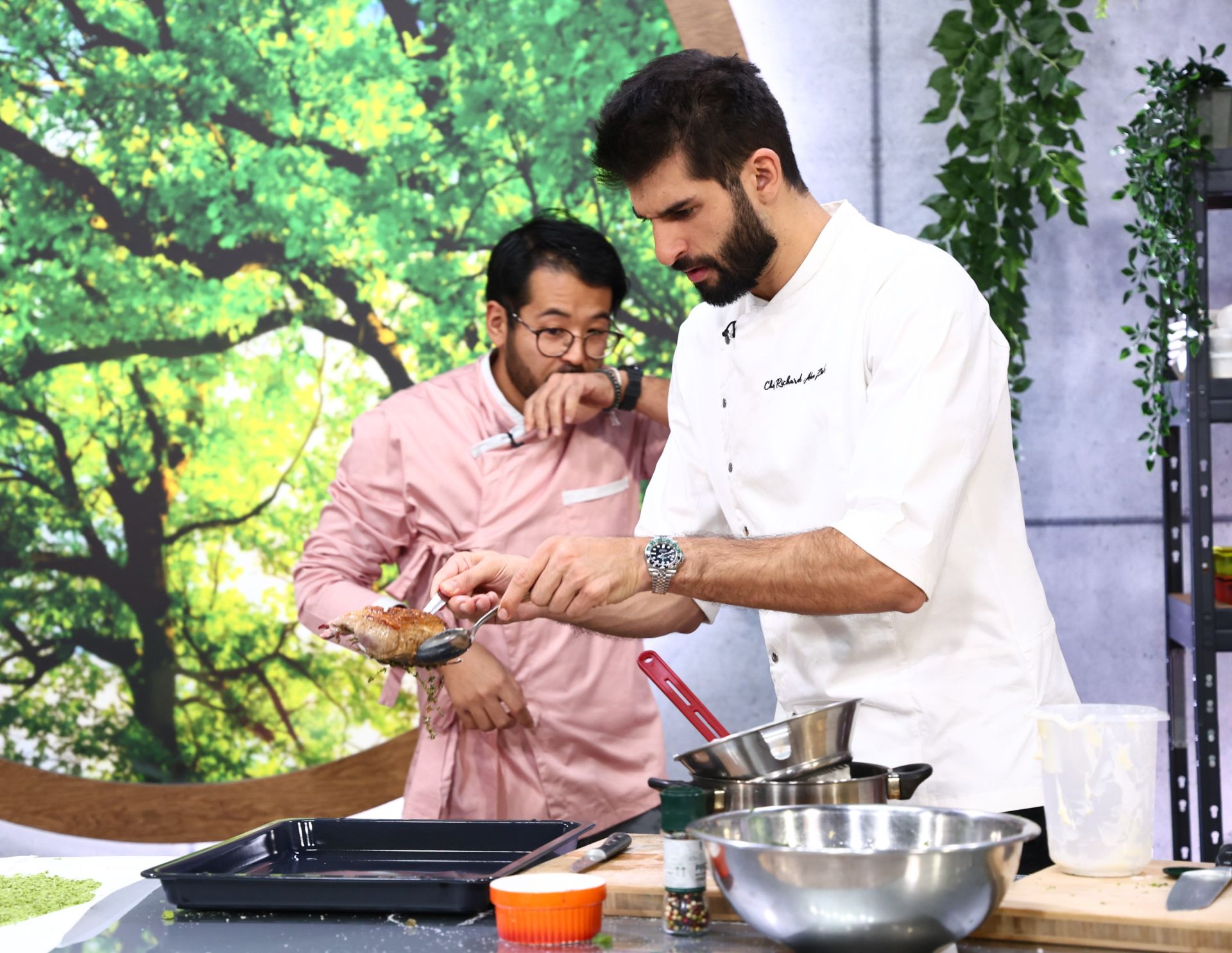Tensiuni între jurații de la „Chefi la cuțite”. Concurenții-surpriză în show-ul culinar de la Antena 1