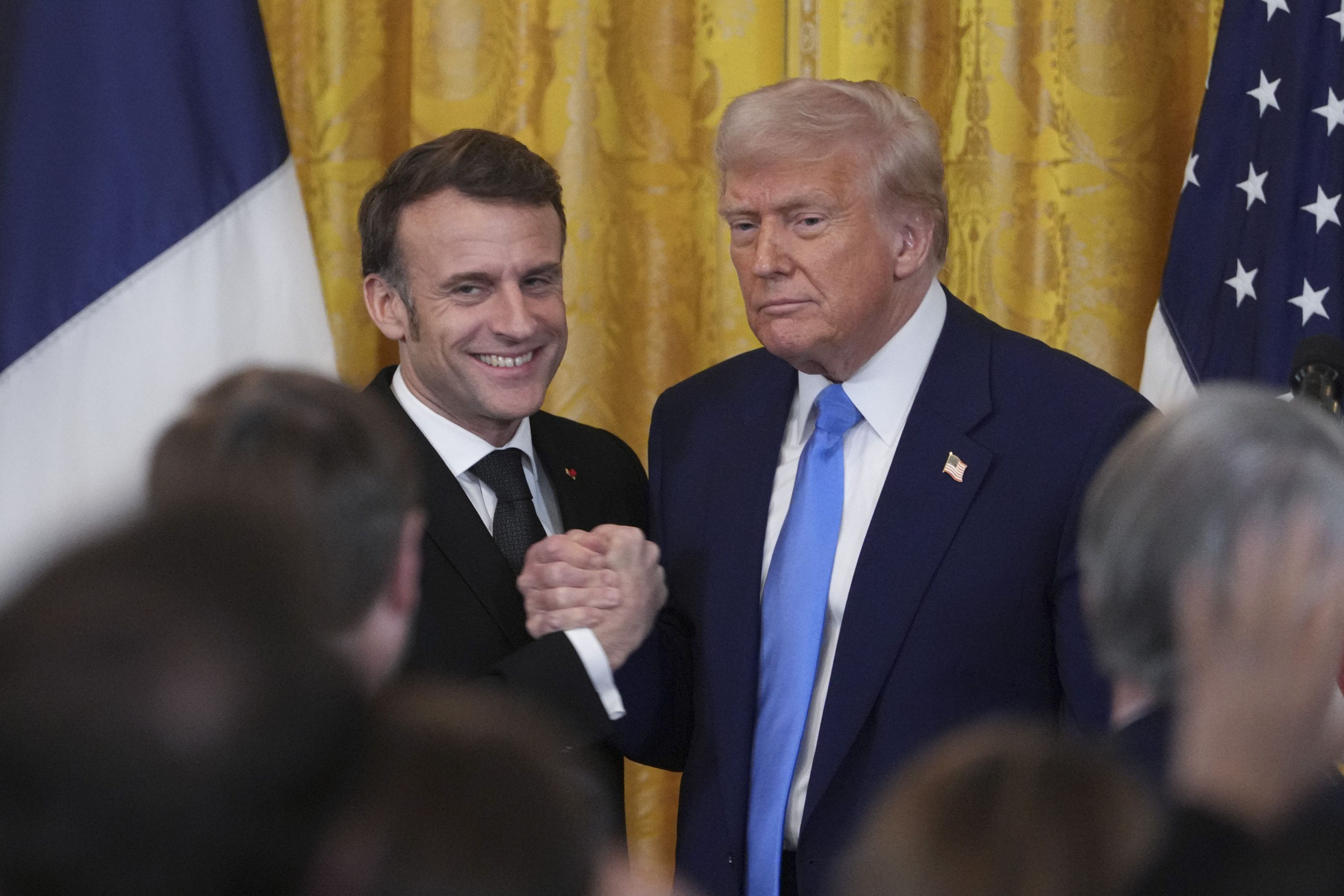 Cu ce parfum se dă Emmanuel Macron. Angajații îl simt înainte să apară la Palatul Élysée