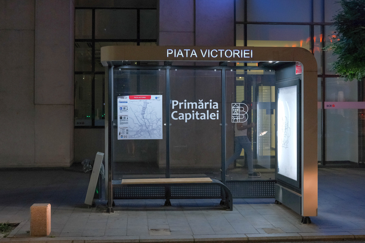 Economie la curent, doar în declarații. Instituțiile publice din România sunt luminate ca la festival