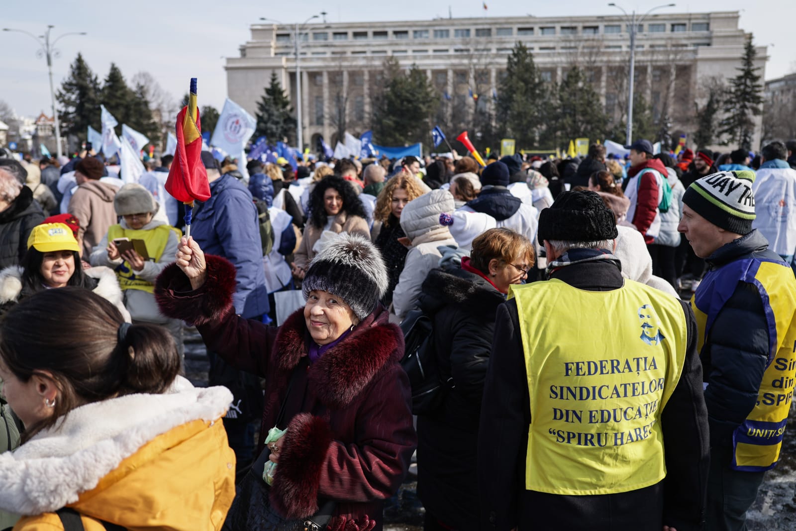 Profesorii și studenții protestează față de Legea Bolojan din Educație: „Școală săracă = țară needucată”