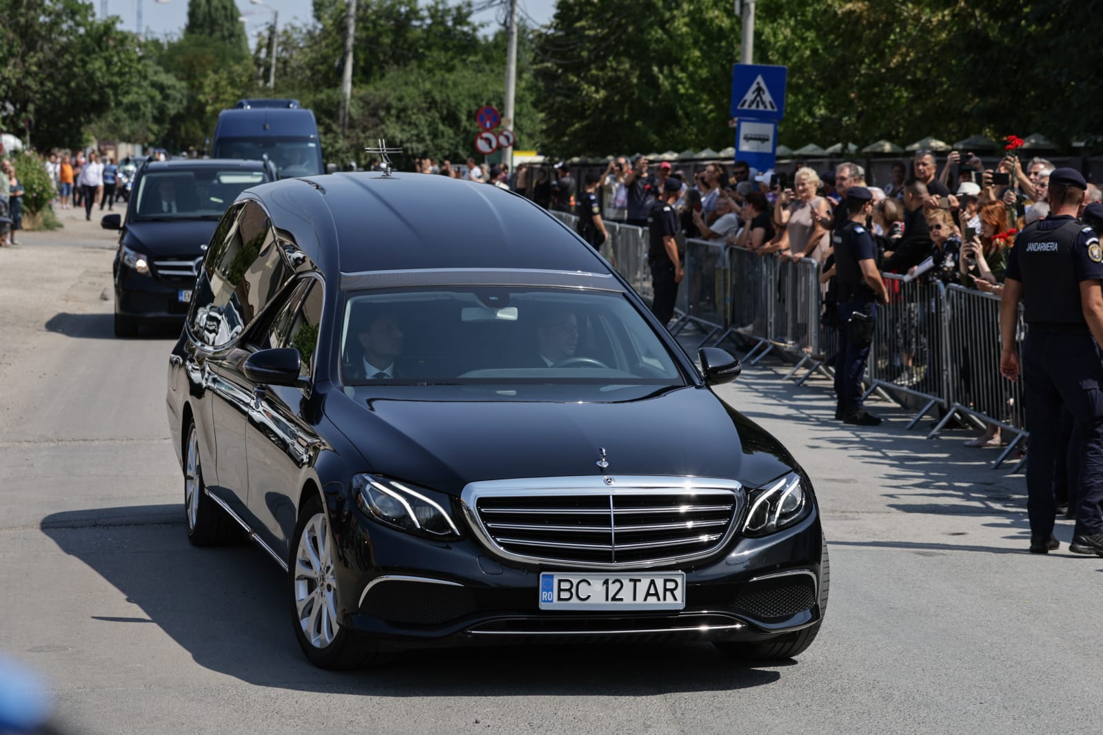 Înmormântare Ion Iliescu. Imnul a fost intonat pentru ultima dată pentru fostul președinte la Cimitirul Ghencea III