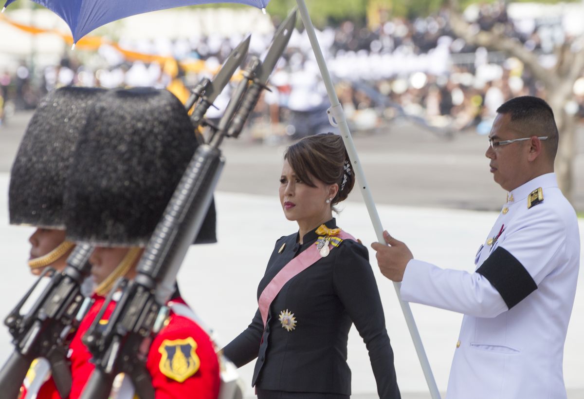 FOTO | Premieră: Prințesa Ubolratana, sora regelui Thailandei, candidează pentru postul de premier
